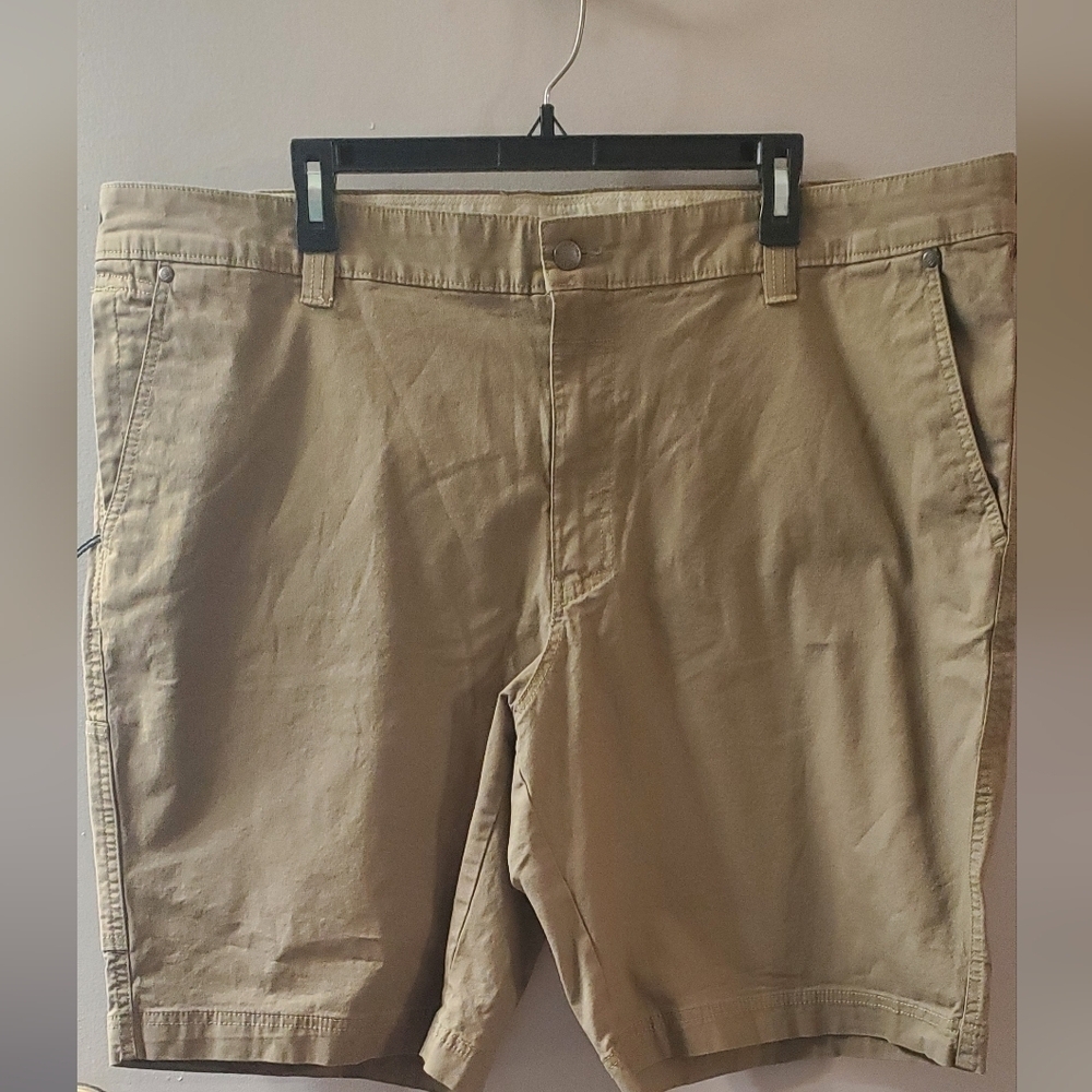 Columbia Men's Tan Cargo Shorts. Sz 42x10